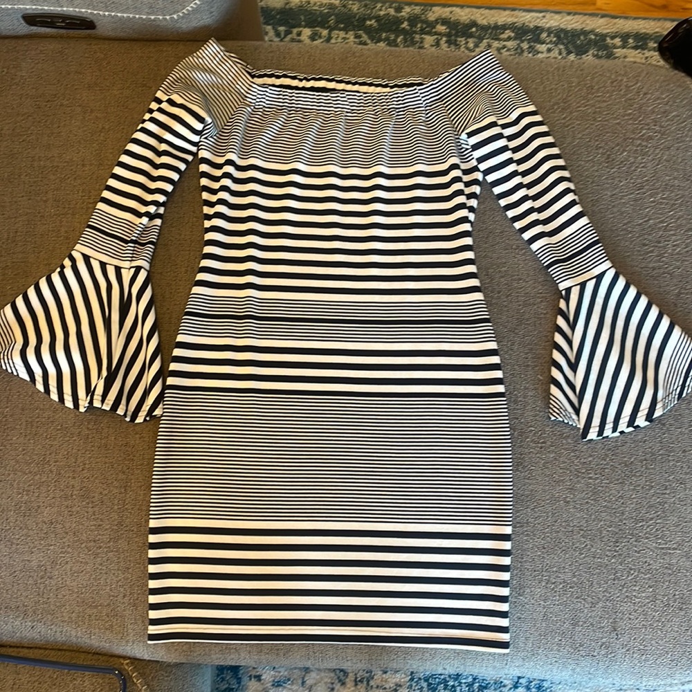 Off the shoulder dress. Size m. Sugar lips. Smoke free like new